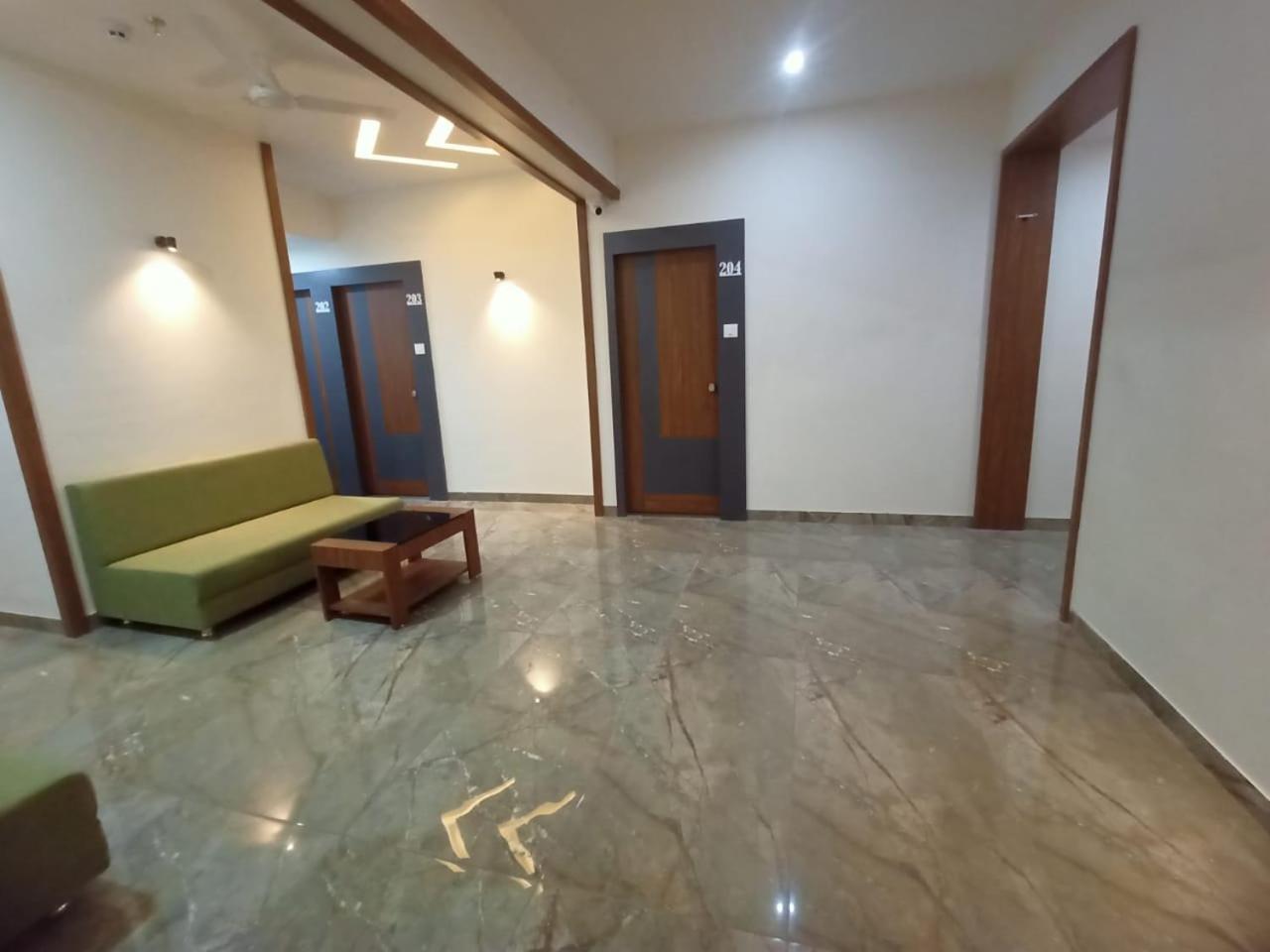 Hotel Crossview Palanpur Exterior foto