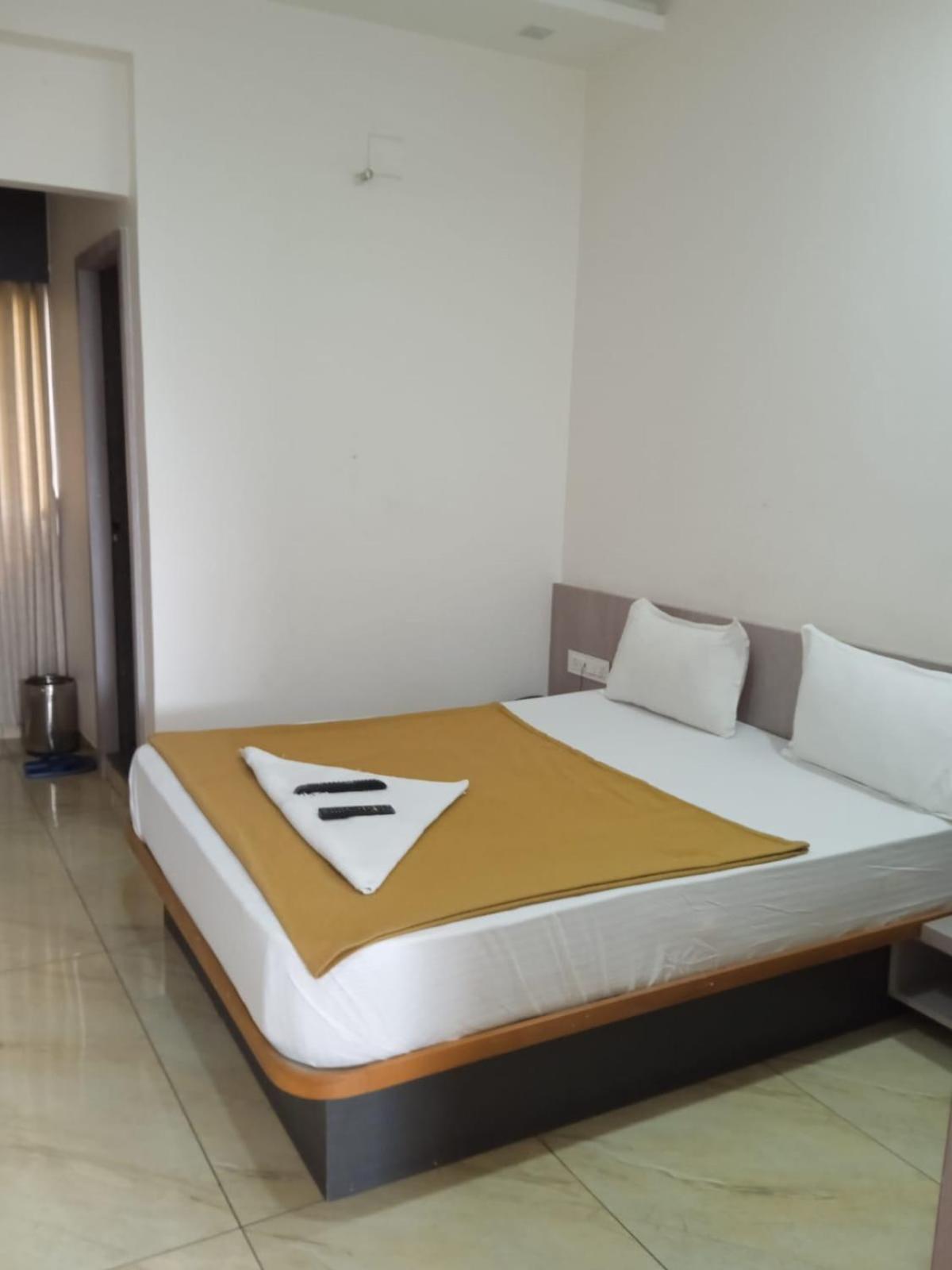 Hotel Crossview Palanpur Exterior foto