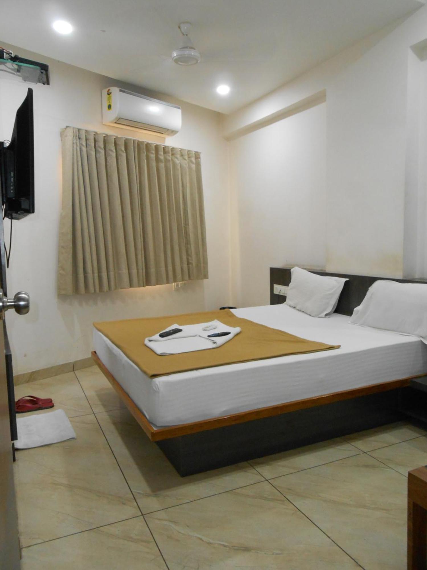 Hotel Crossview Palanpur Exterior foto