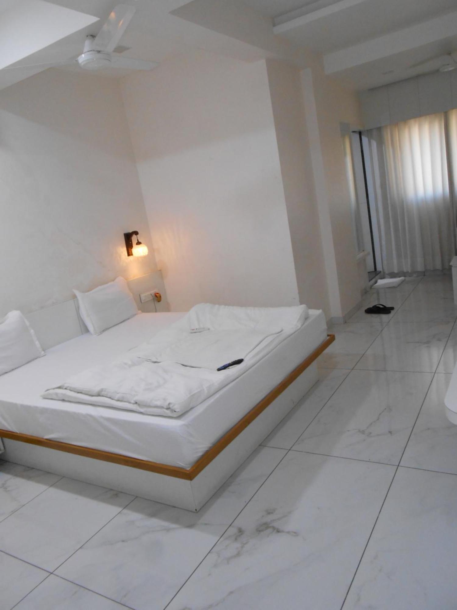 Hotel Crossview Palanpur Exterior foto