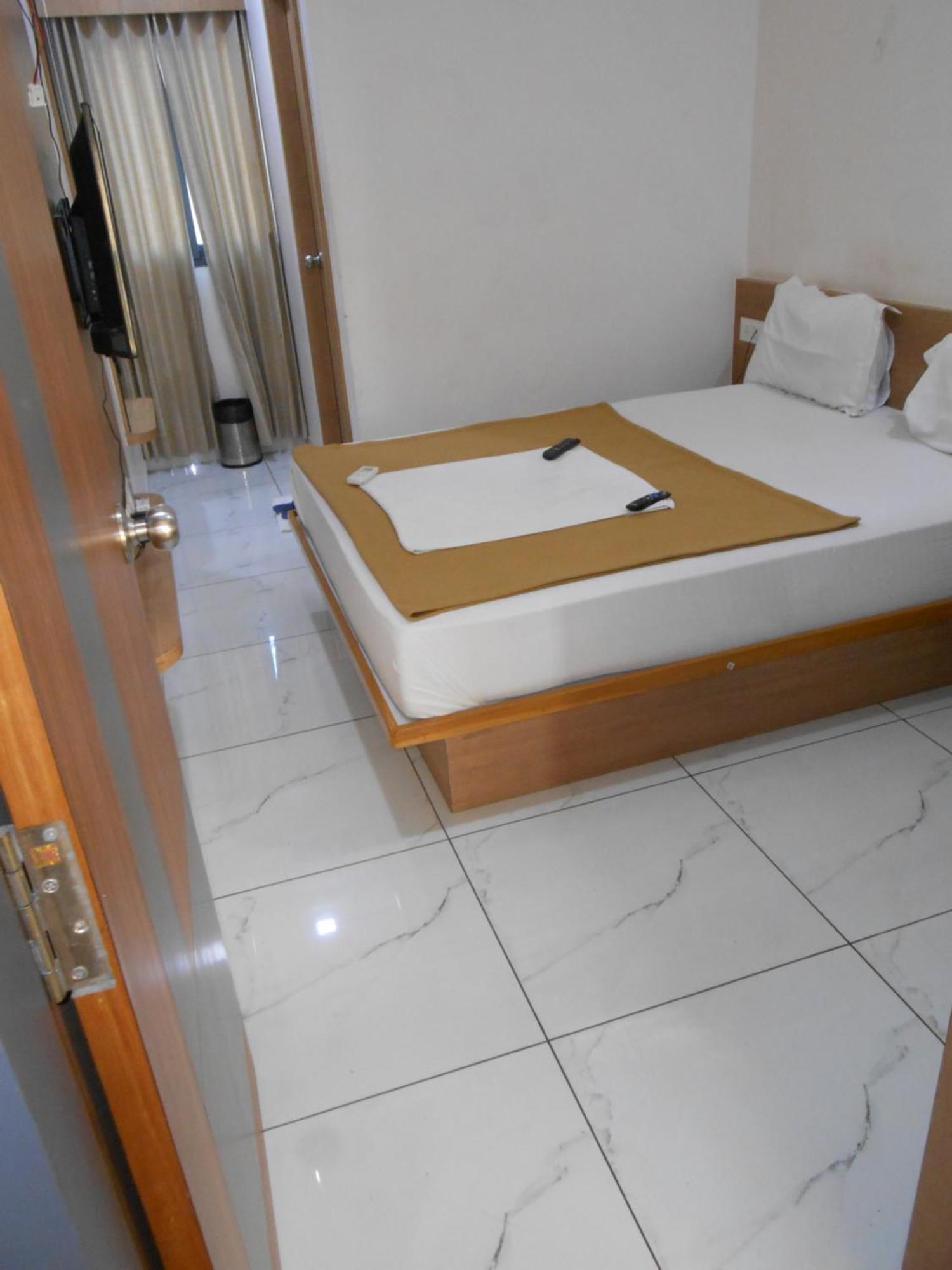 Hotel Crossview Palanpur Exterior foto